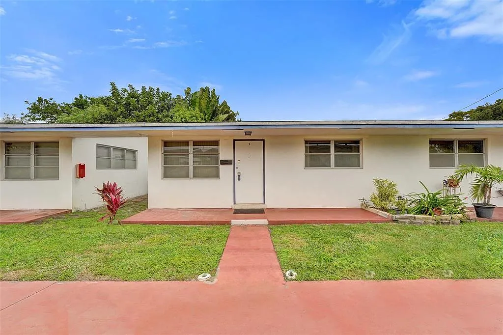 1 bed, 1.0 bath, 650 sqft, $1,549 — Photo 1