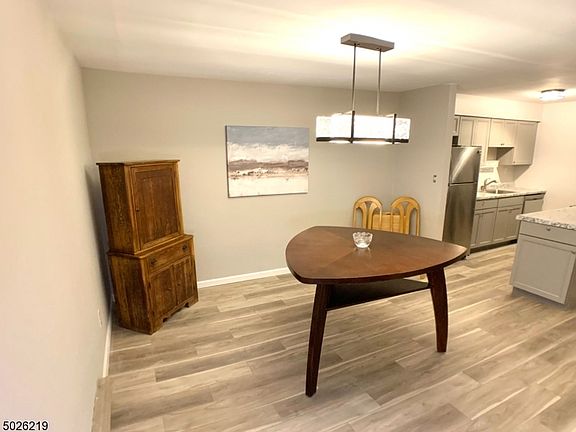 4th image of 250 Grant Ave #16