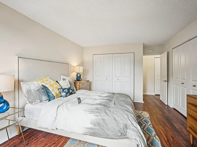 Riverside Apartments — Photo 19