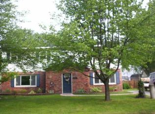 22 Donnelly Dr, Rensselaer, NY 12144