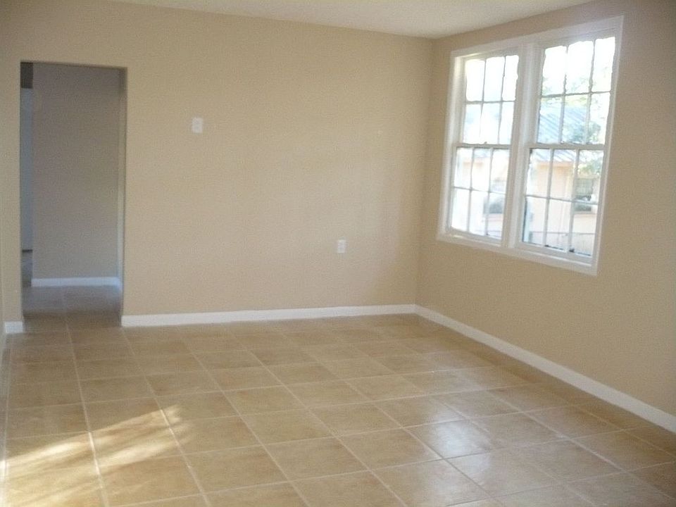 2nd image of 3612 Charles St