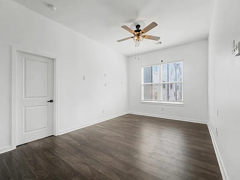 2714 Anita St — Photo 10