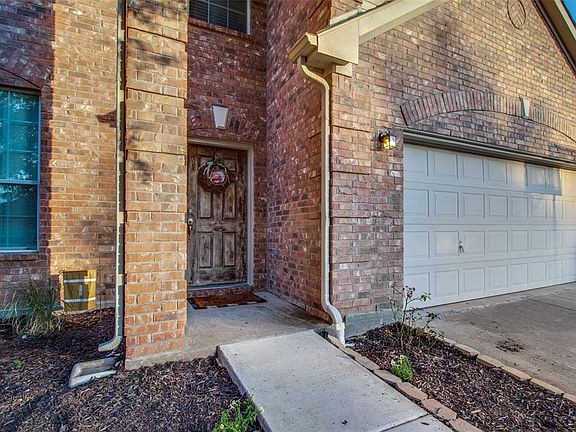 3rd image of 701 Creekside Dr