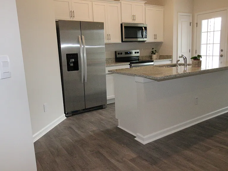 1185 Evelynnview Ln — Photo 2