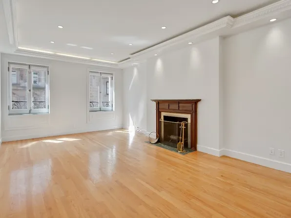 9 East 62nd Street image 9 of 16