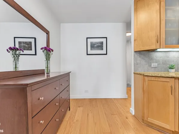 155 East 38th Street image 9 of 14