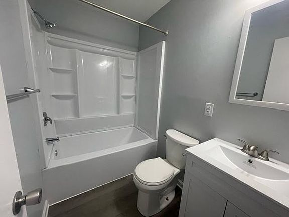 5th image of 1935 Brookside Dr APT 209