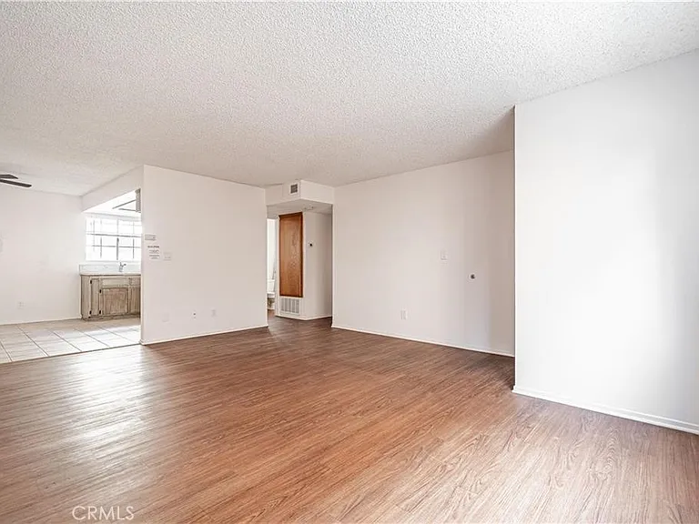 415 W Center St — Photo 7