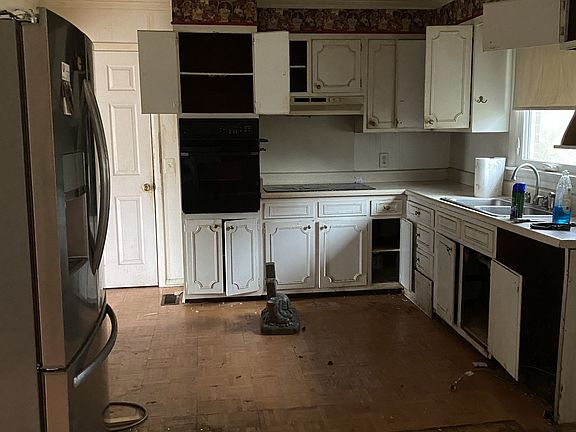 2nd image of 141 La Plaza Dr