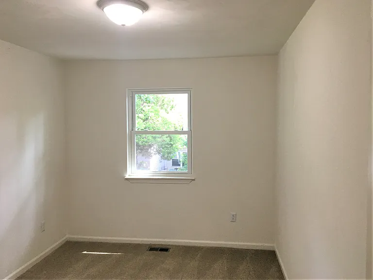 414 Sedgewick Ct — Photo 12