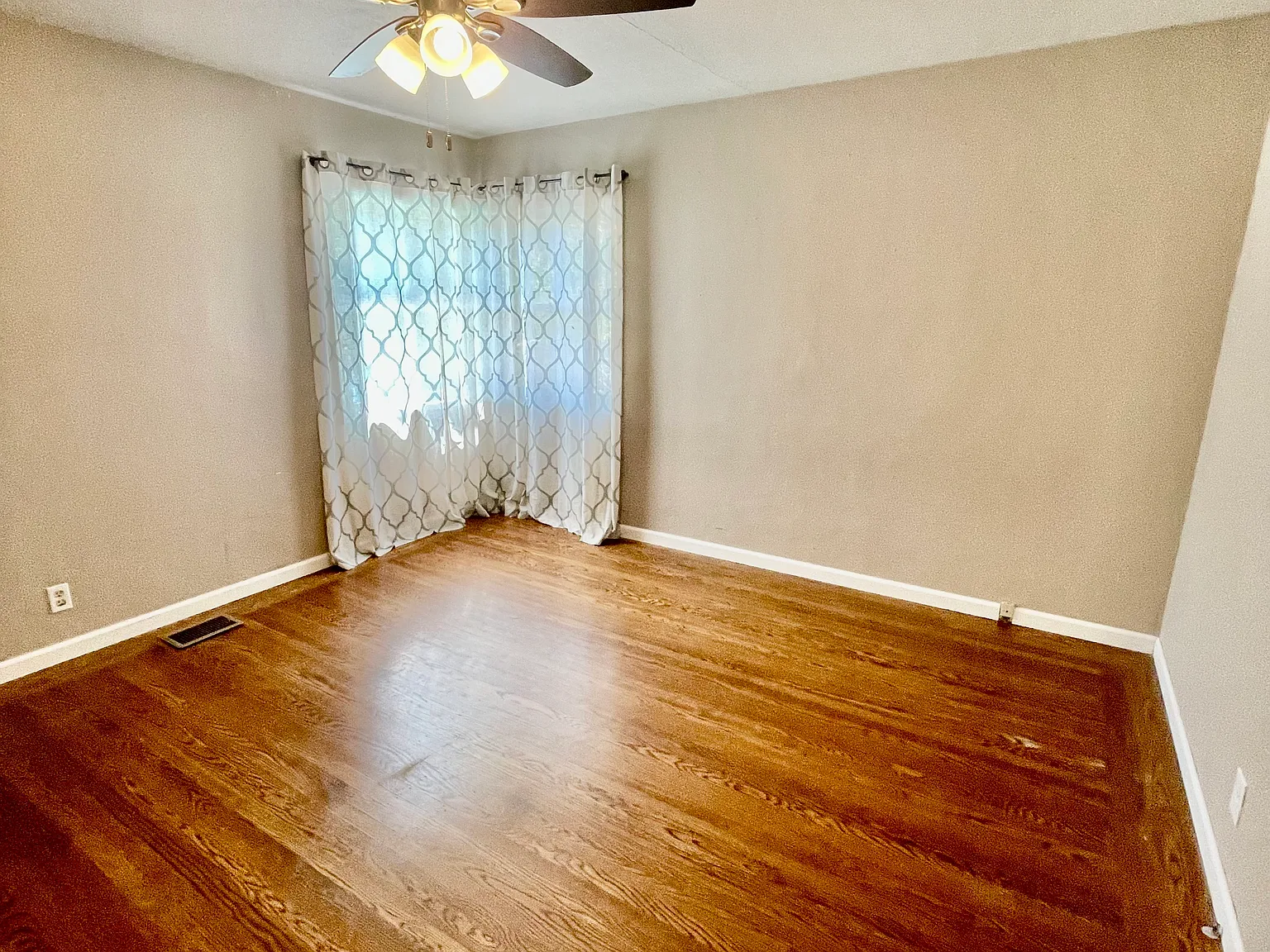 3 bed, 1498 sqft, $1,000 — Photo 2