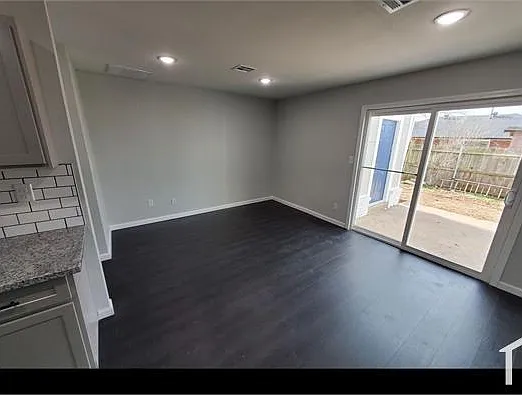 2 bed, 1000 sqft, $1,050 — Photo 4
