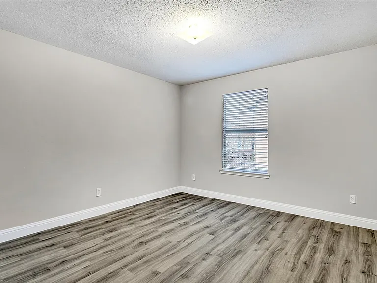 8105 Flowertree Dr — Photo 15
