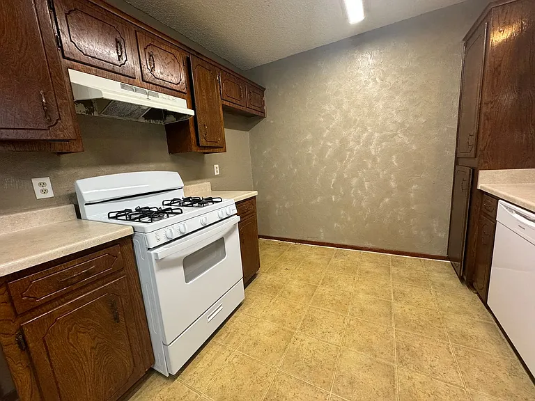 1403 S 121st East Ave — Photo 7