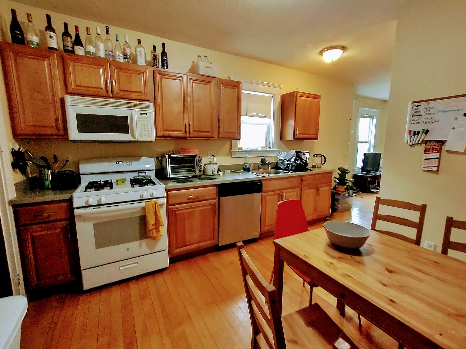 6 bed, $7,800 — Photo 1
