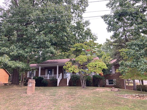 2nd image of 1704 Pine Ave