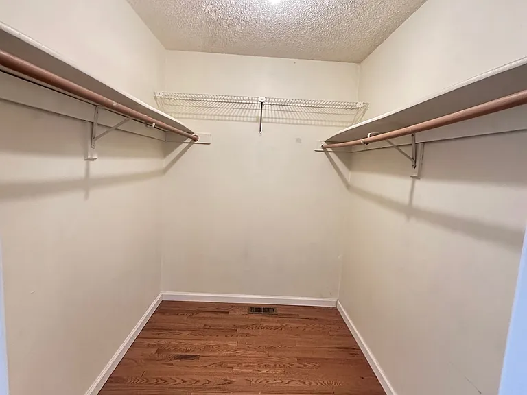 543 Manchester Ct — Photo 7