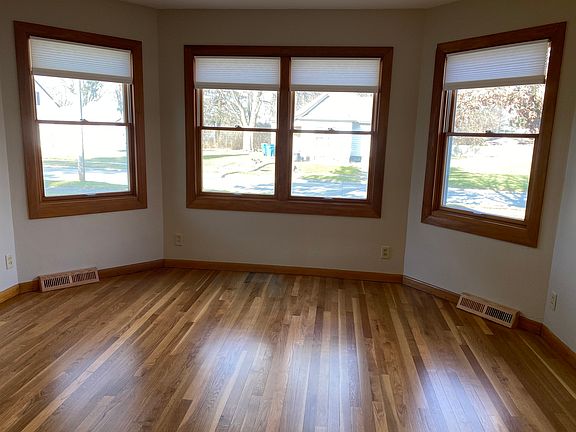 3rd image of 411 Mormon St