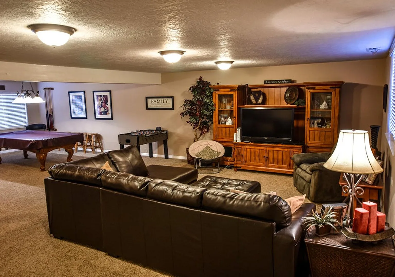 5 Bedroom Home With Lots Of Space! — Photo 2