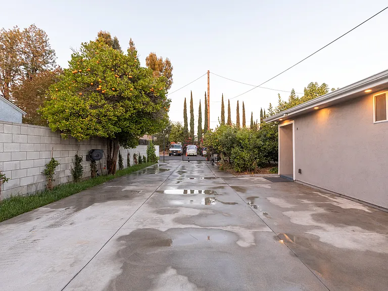 6029 Vantage Ave — Photo 36