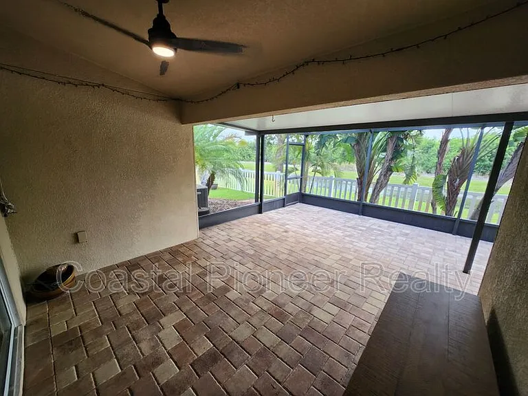 11404 Holmbridge Ln — Photo 58