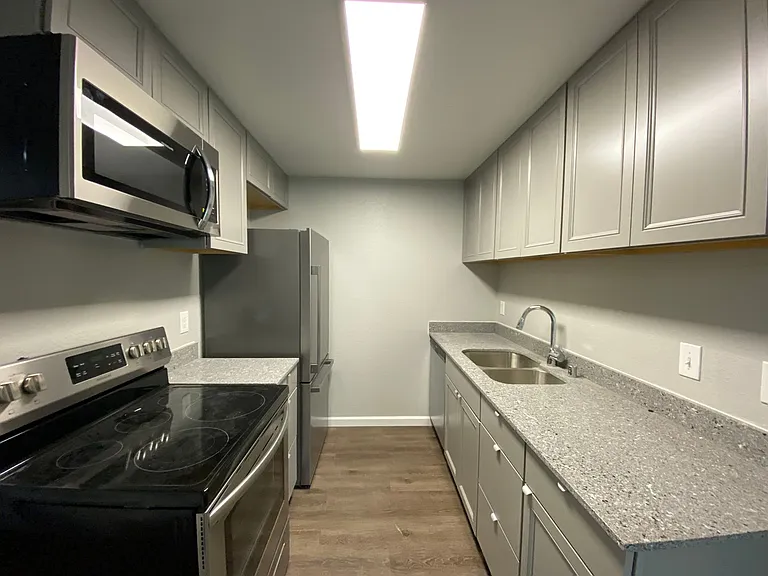 Westwood Apartments — Photo 208