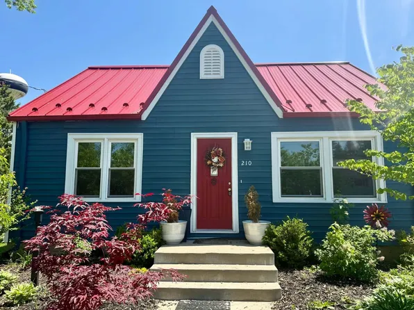 210 Academy St, Fox Lake, WI 53933