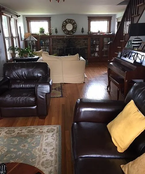Living Room 2 seating areas possible
(not furnished)