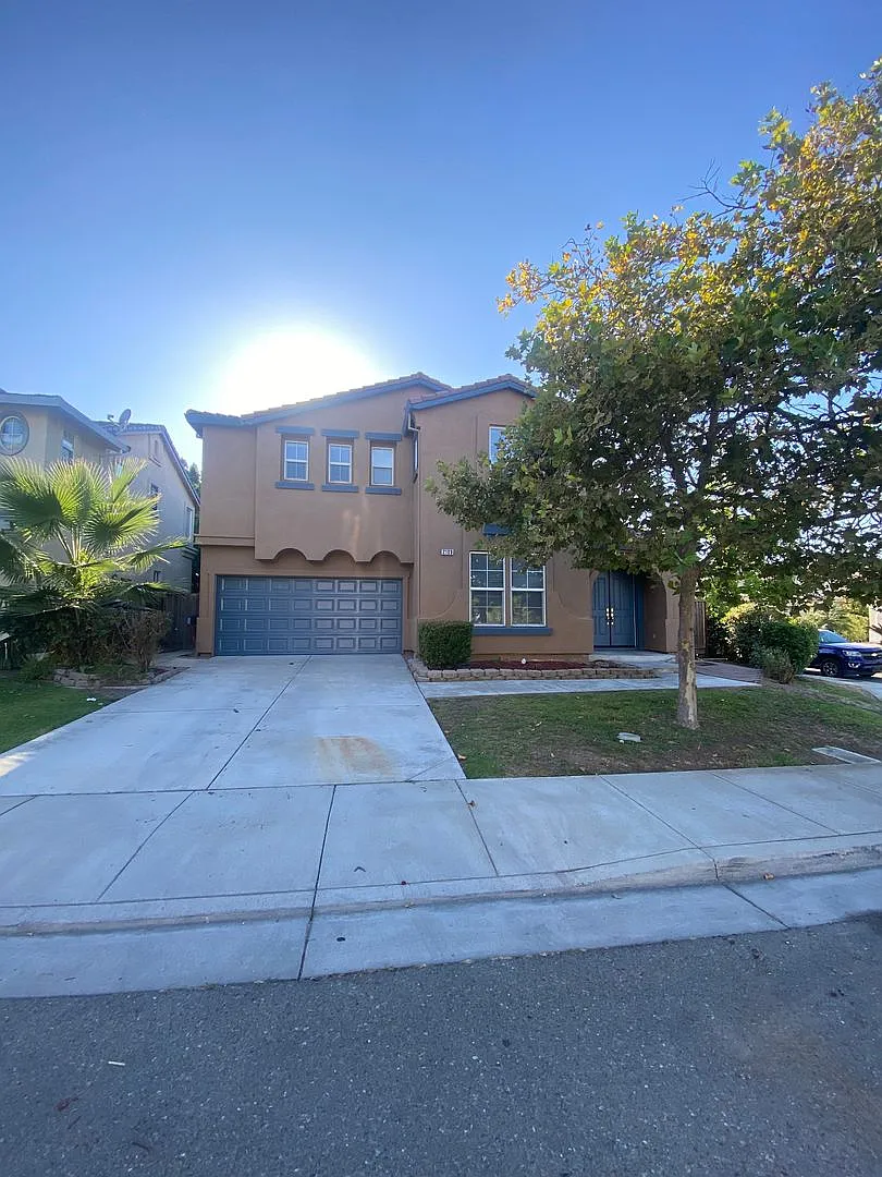 2103 Photinia Dr photo 1