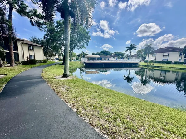 142 Lake Pine Circle, Greenacres, FL 33463