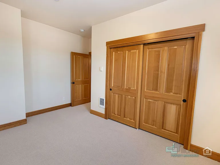 224 N Holladay Dr #201 — Photo 59