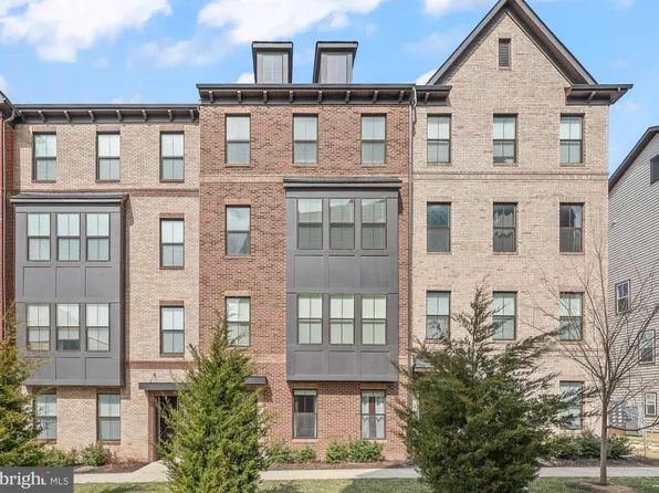 12367 Azure Ln #40, Fairfax, VA 22033