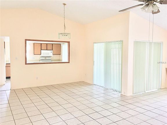 4th image of 28539 Tanglewood Dr