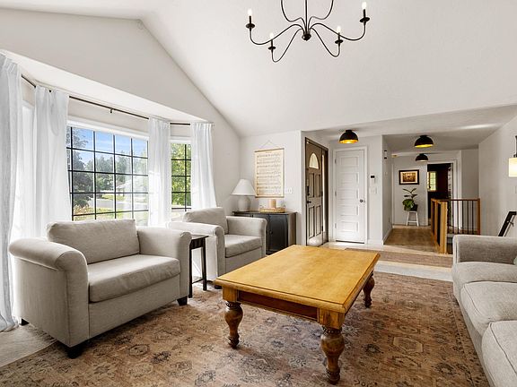 4th image of 1107 E Brierwood Dr