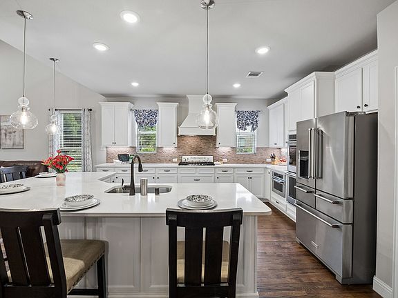 4th image of 220 Virginia Ln