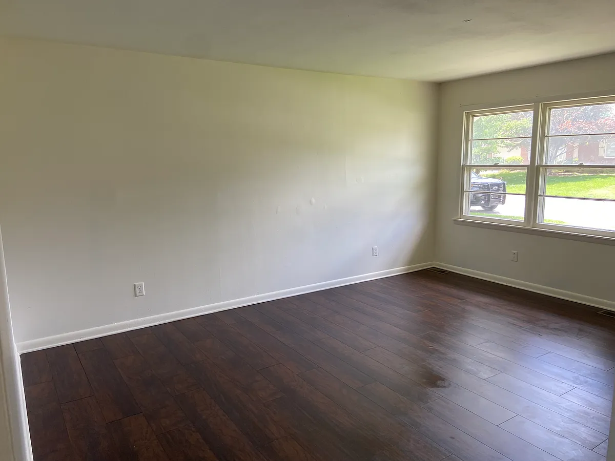Building Photo - 2907 Redford Dr