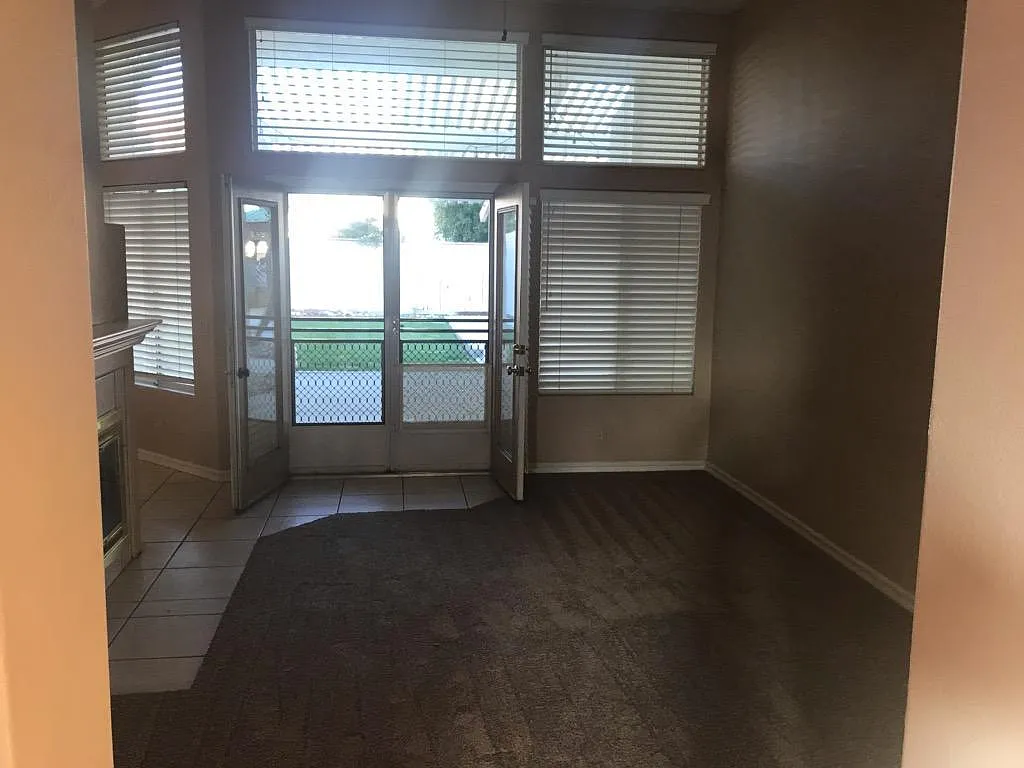 4 bed, 2071 sqft, $3,400 — Photo 3