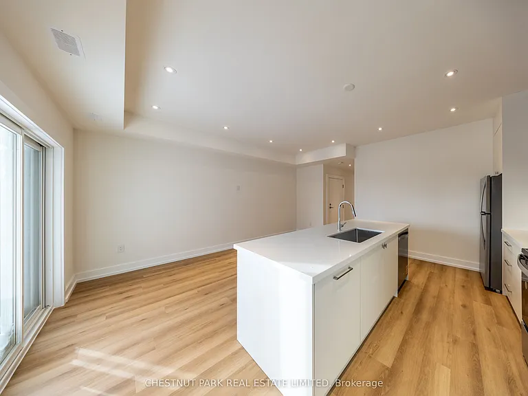 29 Hatherley Rd #D — Photo 16