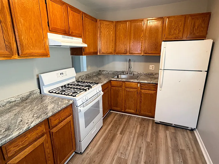 931 Smith Ave S — Photo 3