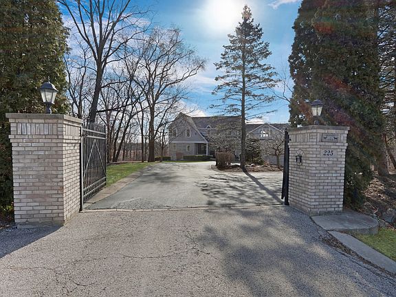 4th image of 225 Delia Dr