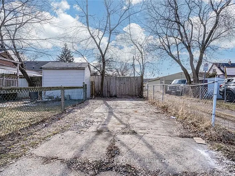 395 Paling Ave — Photo 37