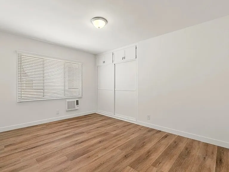 349 N Palm Dr #6 — Photo 18