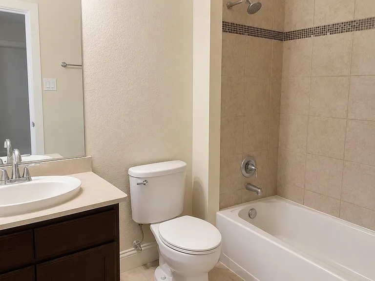 515 Newington Ln — Photo 28