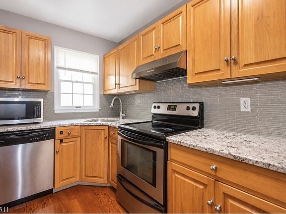 4th image of 366 Potomac Dr
