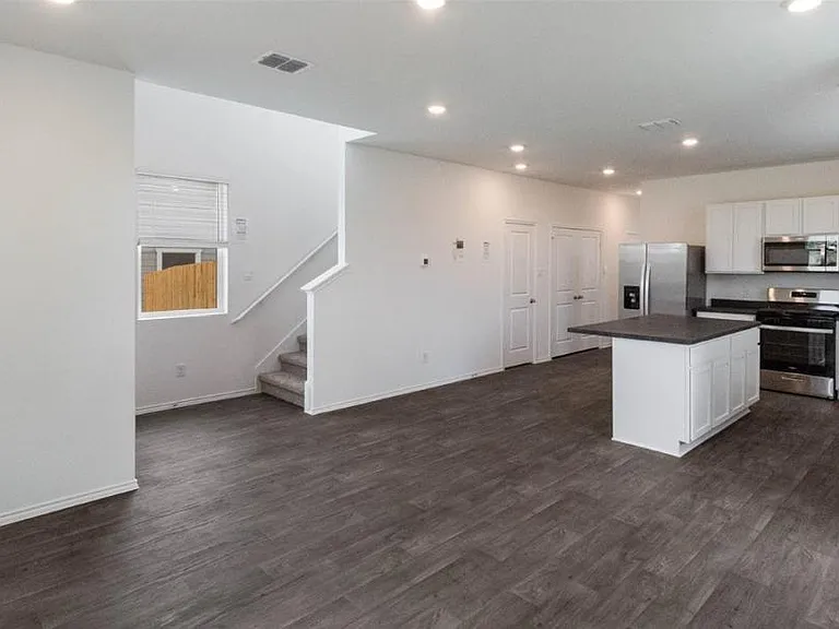 321 Puerto Plata Ave — Photo 2