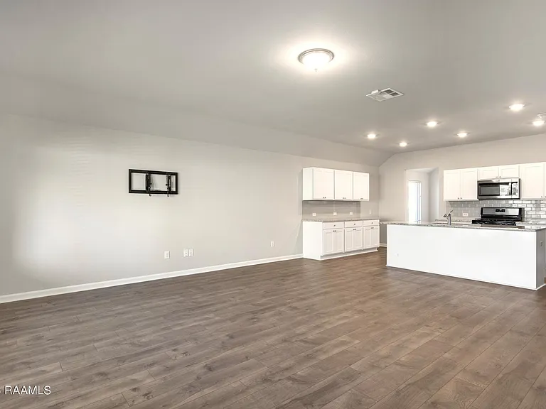 200 S Lakepointe Dr — Photo 13