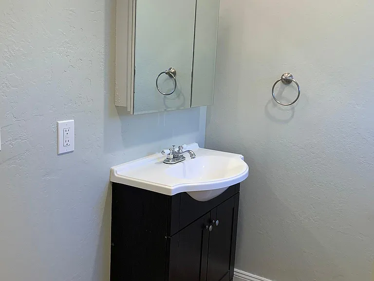 1615 Elm St — Photo 14