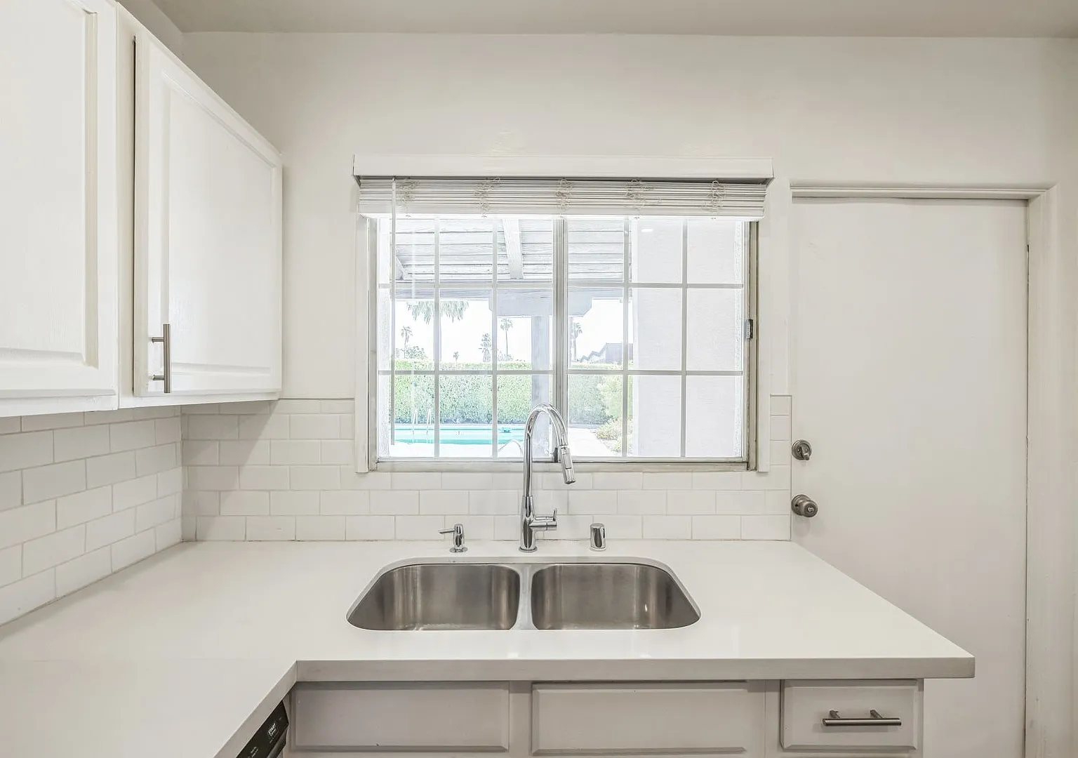 225 W. Vista Chino — Photo 4