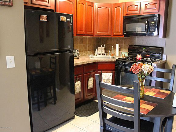 4th image of 360 Barlow Ave APT 7A