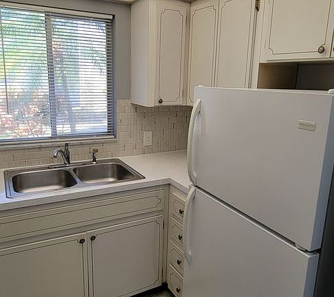4th image of 516 12th Ave NE APT 1